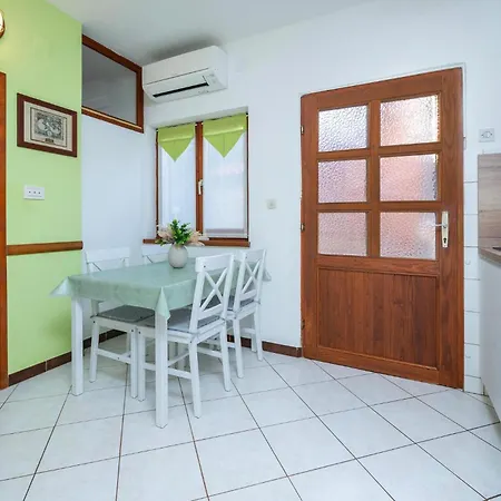 Apartment Peroj III *