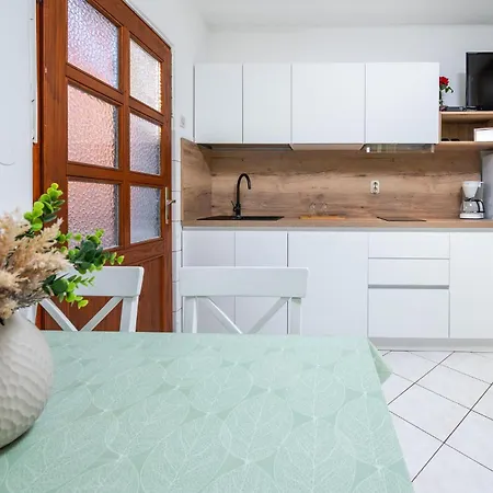 2 Bedroom Stunning Apartment In Vodnjan