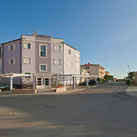 Apartment Peroj III