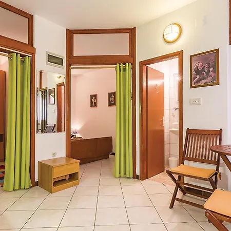 2 Bedroom Stunning Apartment In Vodnjan Apartment